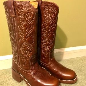 Frye embroidered campus boot 6 never worn